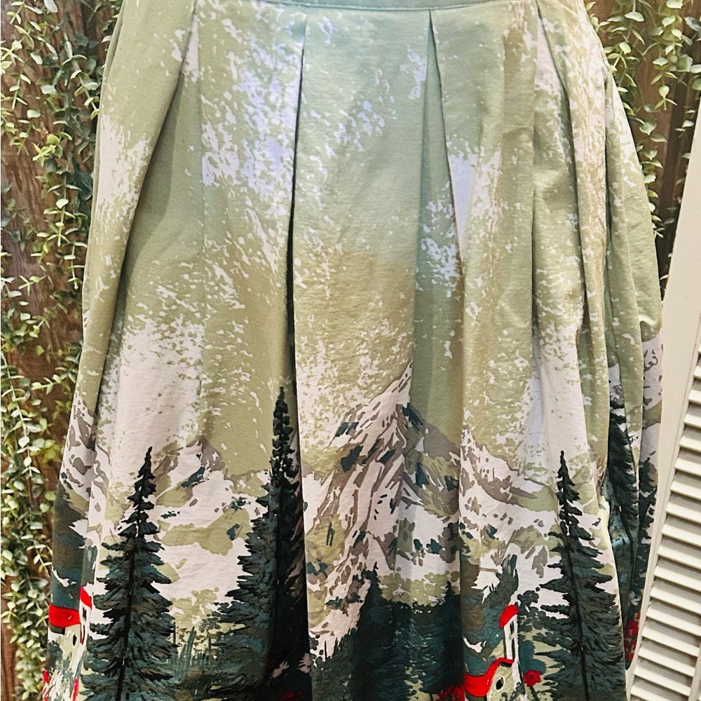 Scenic Green Pleated Skirt - Picture 2 of 2